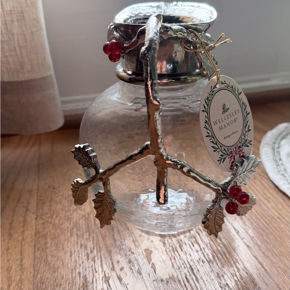 Elegant Silver and Glass Pitcher leaves design 8.5” high. New - Picture 9 of 14